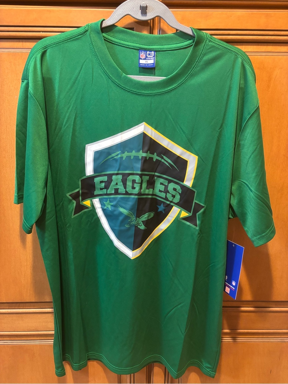 *NWT* NFL Eagles Green Short Sleeve Graphic T-Shirt. Size: XL